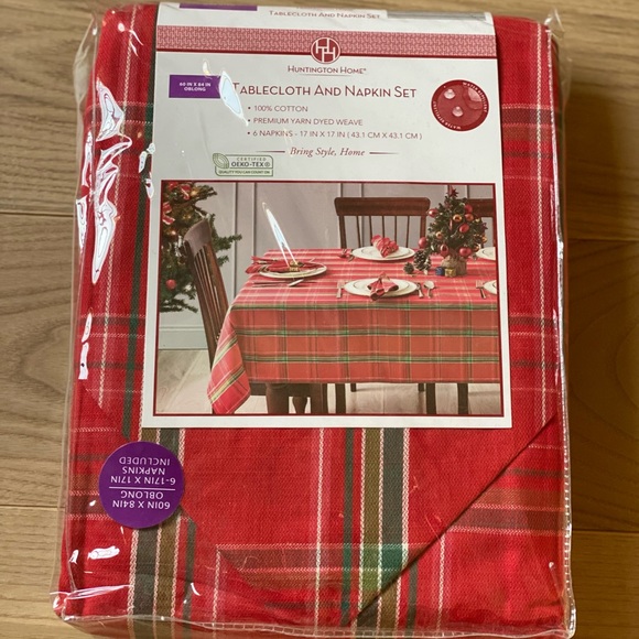 Holiday Tablecloth 6 Napkin Set - Picture 4 of 5